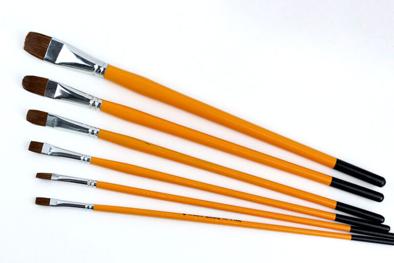 18 Nylon Hair artist Brushes (1)