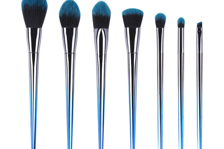21 Professional 7 pcs makeup brushes (1)